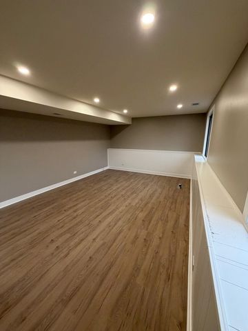 208 Albert Drive, Vernon Hills, IL 60061