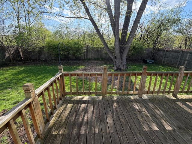 208 Albert Drive, Vernon Hills, IL 60061