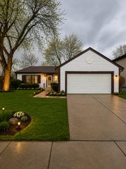 208 Albert Drive, Vernon Hills, IL 60061