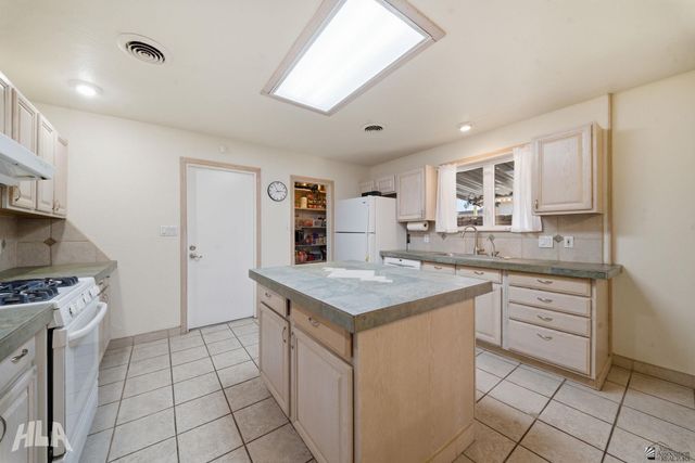 142 S San Clemente, Yuma, AZ 85364
