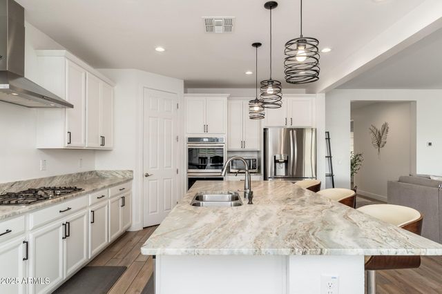 18542 W SELDON Lane, Waddell, AZ 85355