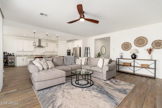 18542 W SELDON Lane, Waddell, AZ 85355