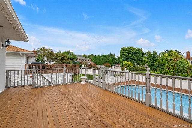 2489 Aron Drive W, Seaford, NY 11783