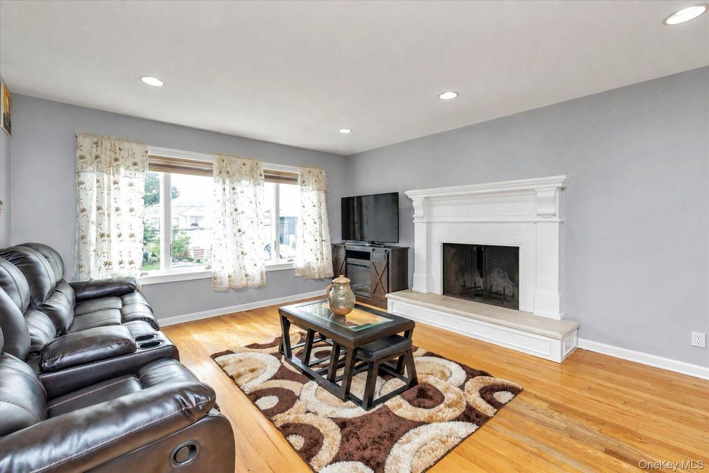 2489 Aron Drive W, Seaford, NY 11783 — photo 4
