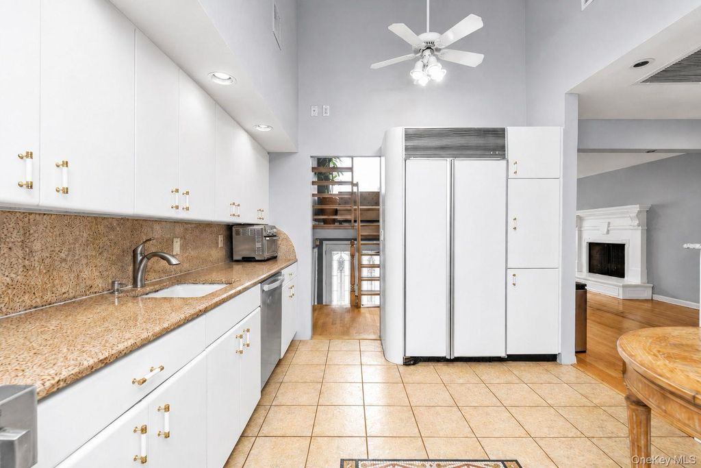 2489 Aron Drive W, Seaford, NY 11783 — photo 5