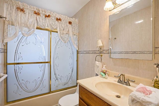 266 Albert Street, Lindenhurst, NY 11757