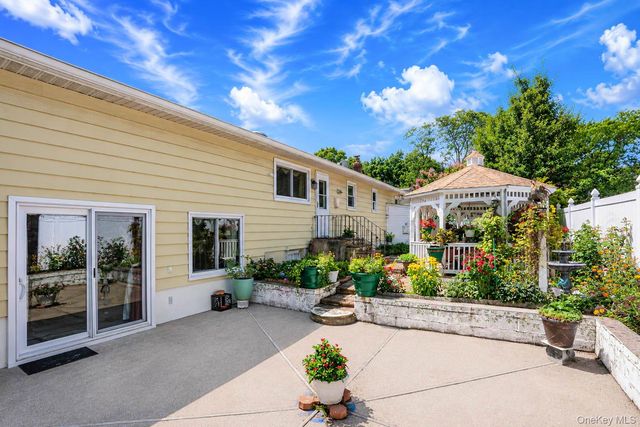 266 Albert Street, Lindenhurst, NY 11757