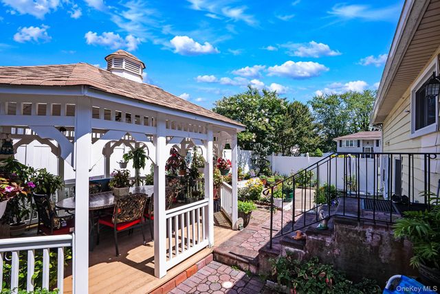 266 Albert Street, Lindenhurst, NY 11757