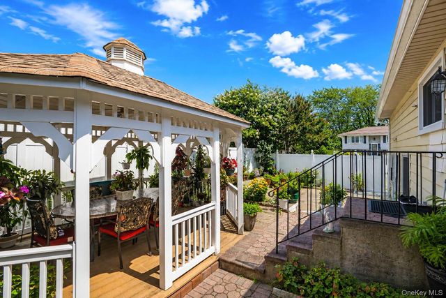 266 Albert Street, Lindenhurst, NY 11757