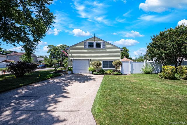 266 Albert Street, Lindenhurst, NY 11757