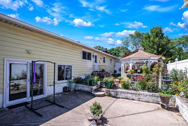 266 Albert Street, Lindenhurst, NY 11757