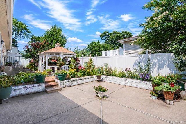 266 Albert Street, Lindenhurst, NY 11757
