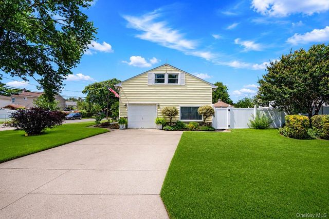 266 Albert Street, Lindenhurst, NY 11757