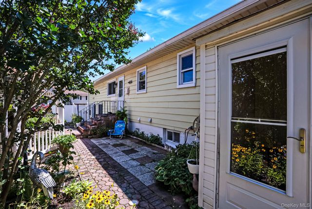 266 Albert Street, Lindenhurst, NY 11757
