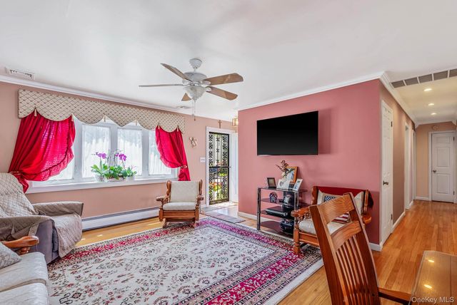 266 Albert Street, Lindenhurst, NY 11757