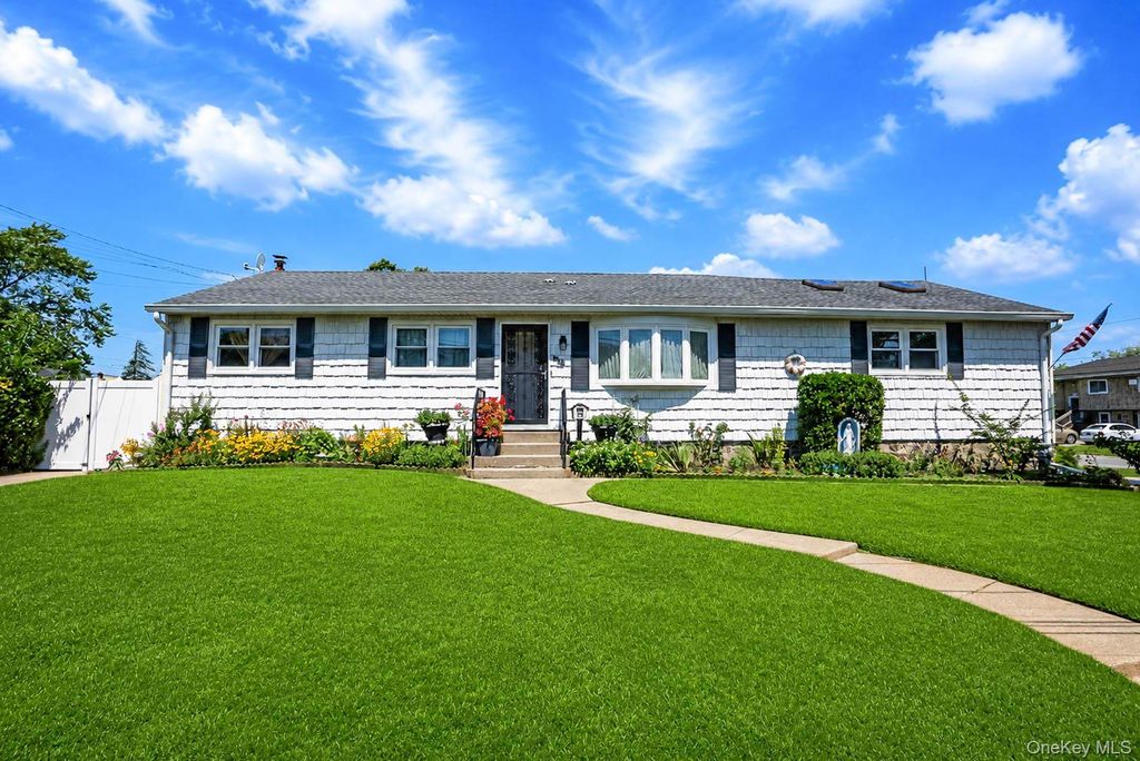 266 Albert Street, Lindenhurst, NY 11757