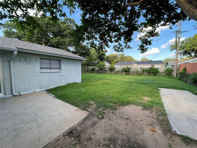 2106 Black Jack Drive, Irving, TX 75060