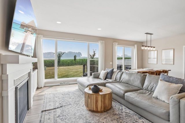 4727 Catalina Parkway, Mcfarland, WI 53558