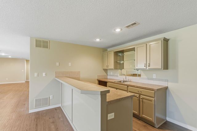 821 N Bedford St, Wichita, KS 67206