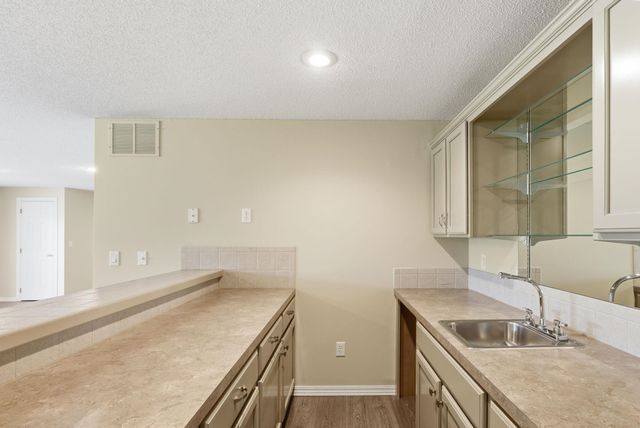 821 N Bedford St, Wichita, KS 67206