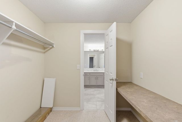 821 N Bedford St, Wichita, KS 67206