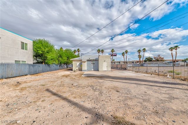 339 North 10th Street 1, Las Vegas, NV 89101