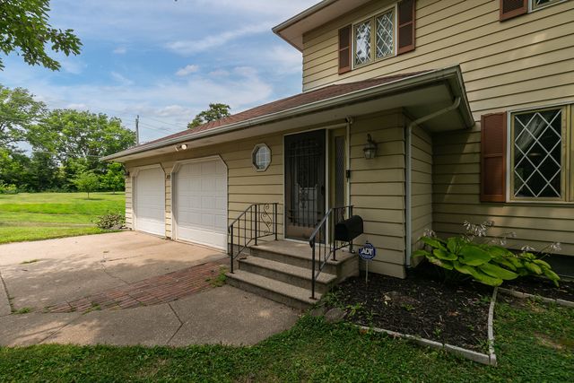 1105 11th Avenue, Moline, IL 61265