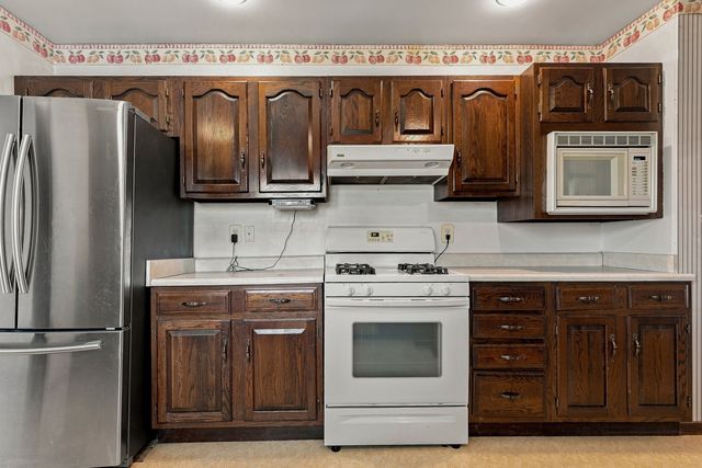 1105 11th Avenue, Moline, IL 61265