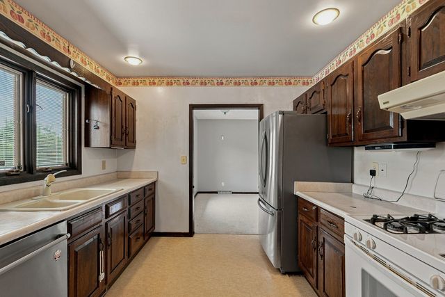 1105 11th Avenue, Moline, IL 61265
