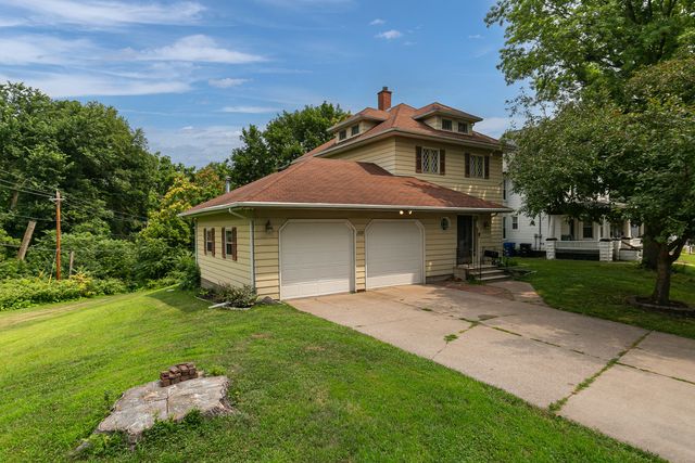 1105 11th Avenue, Moline, IL 61265