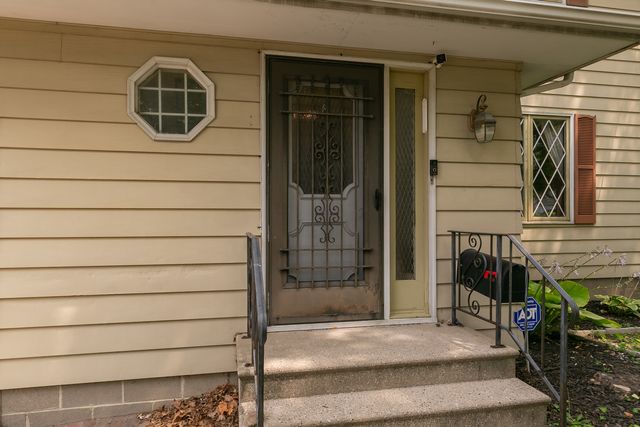 1105 11th Avenue, Moline, IL 61265
