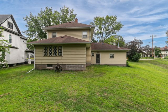 1105 11th Avenue, Moline, IL 61265