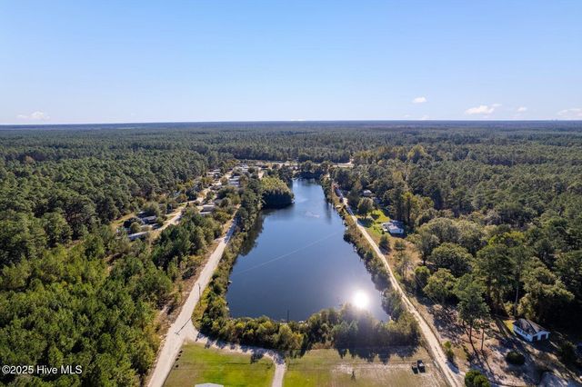 33 Pender Lake Road, Currie, NC 28435