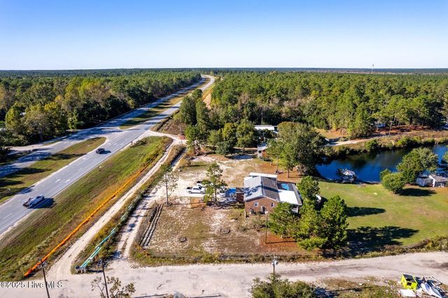 33 Pender Lake Road, Currie, NC 28435