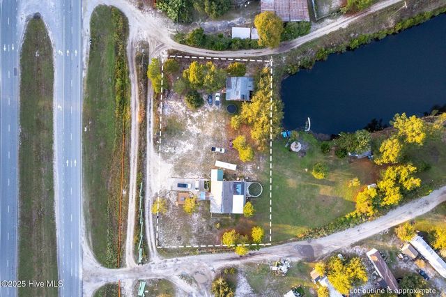 33 Pender Lake Road, Currie, NC 28435