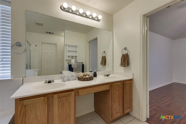 6007 Lone Star Court, Hutto, TX 78634