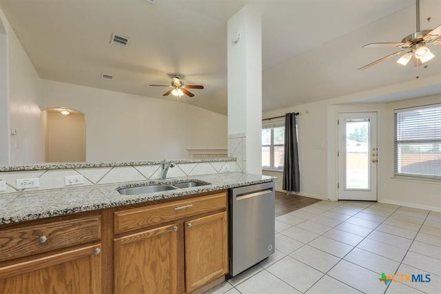 6007 Lone Star Court, Hutto, TX 78634