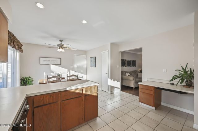 31 Sweetbriar Trail, Howell, NJ 07731