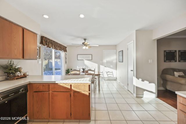 31 Sweetbriar Trail, Howell, NJ 07731