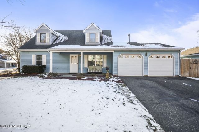 31 Sweetbriar Trail, Howell, NJ 07731