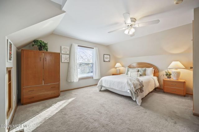 31 Sweetbriar Trail, Howell, NJ 07731