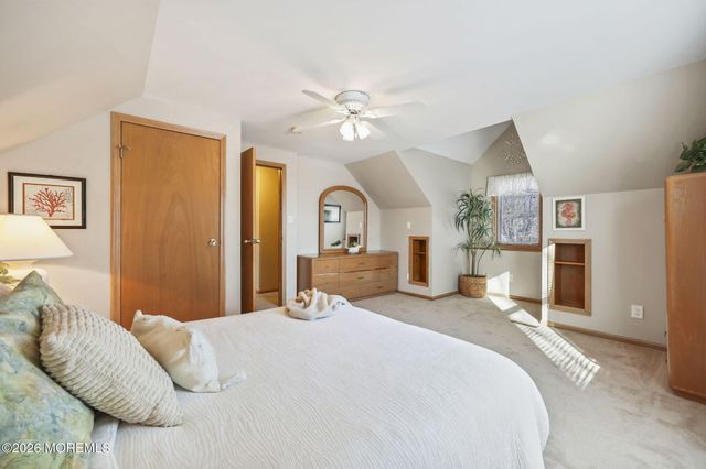 31 Sweetbriar Trail, Howell, NJ 07731