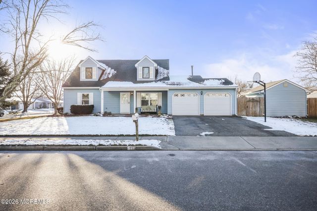 31 Sweetbriar Trail, Howell, NJ 07731