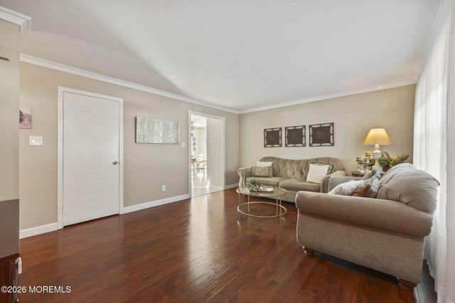 31 Sweetbriar Trail, Howell, NJ 07731