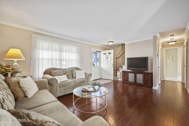 31 Sweetbriar Trail, Howell, NJ 07731