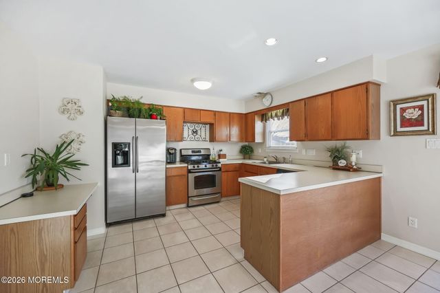 31 Sweetbriar Trail, Howell, NJ 07731