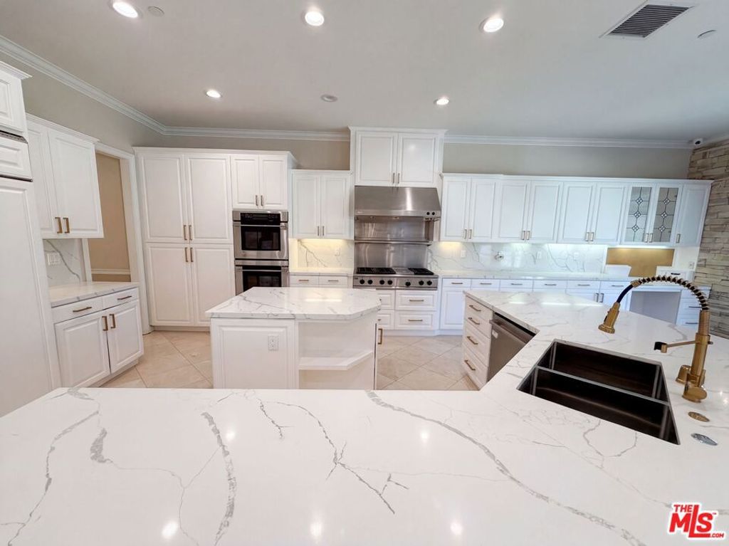 17109 Santa Cruz Court, Yorba Linda, CA 92886 — photo 2