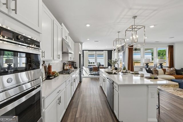 465 Kennington Walk, Loganville, GA 30052
