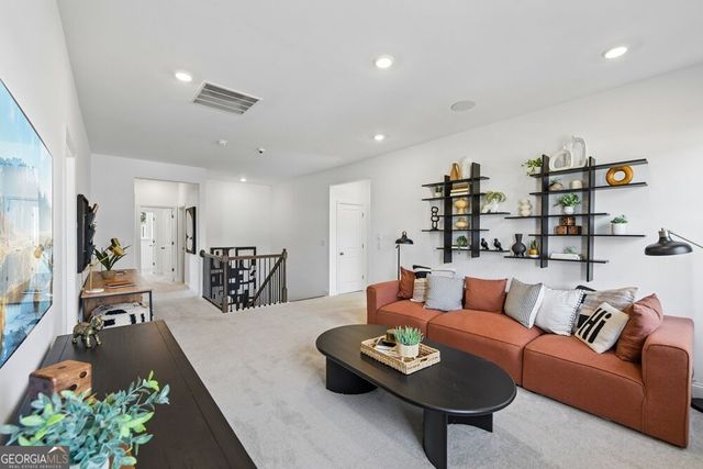 465 Kennington Walk, Loganville, GA 30052