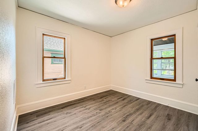 1083 Western Avenue N, Saint Paul, MN 55117